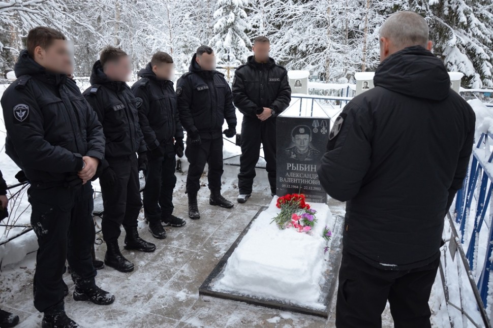 Архангельские омоновцы Росгвардии и ветераны отряда почтили память погибших в Чечне сотрудников